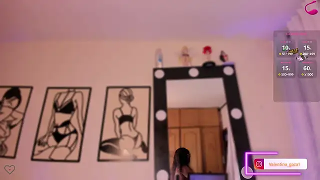 Snapshot of Val_daniiels chatting on January 27, 10:06 pm Val daniiels online show from January 27, 10:06 pm