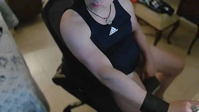 Snapshot of slzypvtpig chatting on February 21, 10:27 am slzypvtpig online show from February 21, 10:27 am