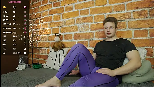 Snapshot of charlie_smiley chatting on January 10, 6:48 am charlie smiley online show from January 10, 6:48 am