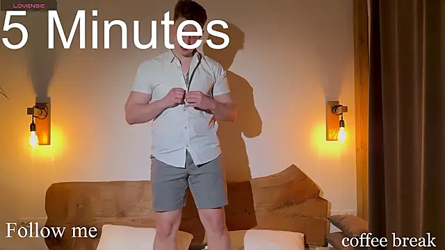 Snapshot of charlie_smiley chatting on February 10, 3:32 am charlie smiley online show from February 10, 3:32 am