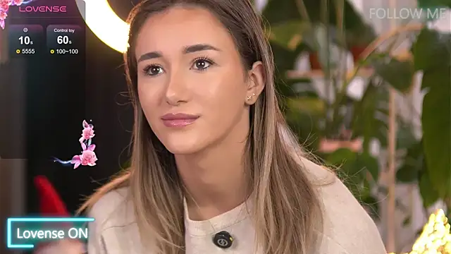 EmilyRaymont online show from December 17, 10:32 am