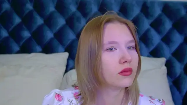 LiliLinn online show from October 22, 4:13 am