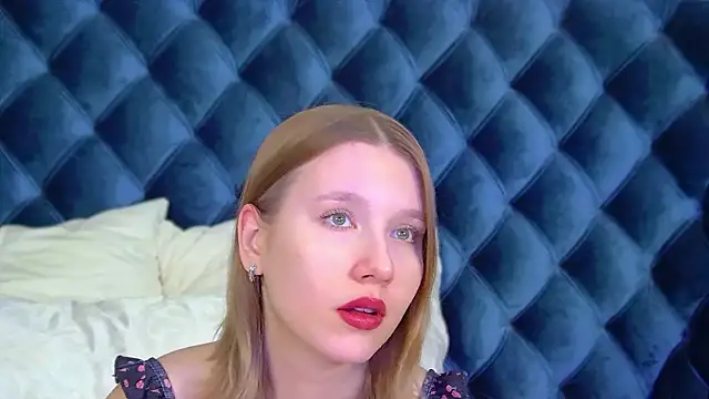 LiliLinn online show from November 29, 4:59 am