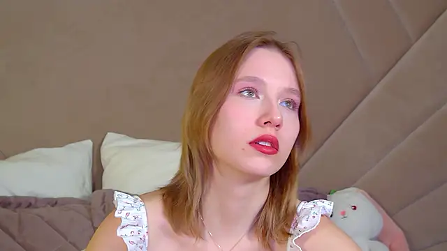 Snapshot of LiliLinn chatting on January 16, 4:49 am LiliLinn online show from January 16, 4:49 am