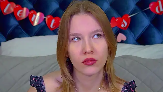 Snapshot of LiliLinn chatting on February 12, 4:51 am LiliLinn online show from February 12, 4:51 am