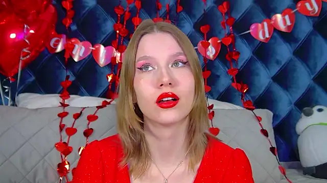 Snapshot of LiliLinn chatting on February 14, 5:04 am LiliLinn online show from February 14, 5:04 am