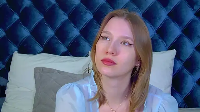 Snapshot of LiliLinn chatting on February 20, 6:10 am LiliLinn online show from February 20, 6:10 am