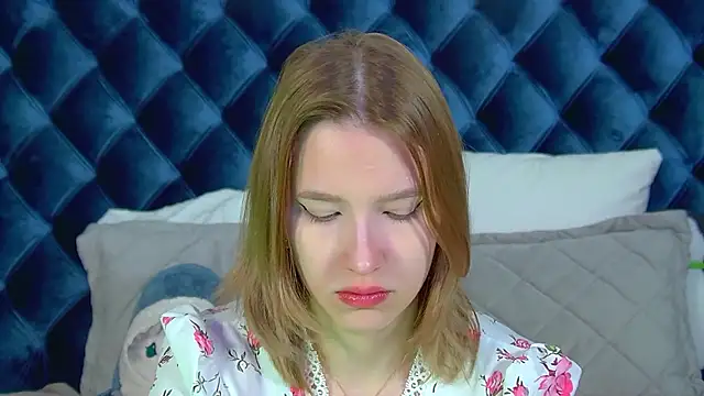 Snapshot of LiliLinn chatting on February 21, 4:57 am LiliLinn online show from February 21, 4:57 am