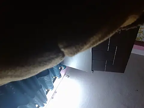 Snapshot of silky_milky chatting on November 9, 9:24 pm silky milky online show from November 9, 9:24 pm