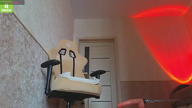 Snapshot of Katy_perry_ chatting on February 9, 2:59 am Katy perry online show from February 9, 2:59 am