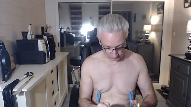 Snapshot of Goduleur69 chatting on December 1, 7:47 pm Goduleur69 online show from December 1, 7:47 pm