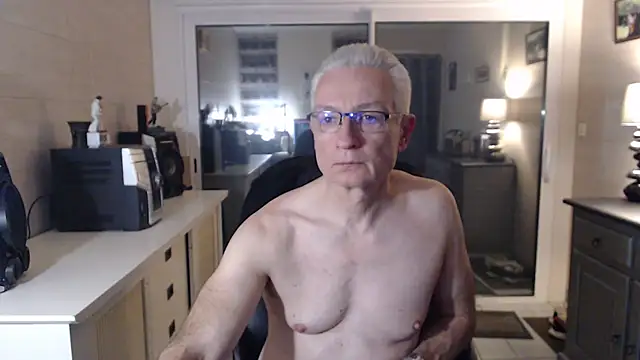 Snapshot of Goduleur69 chatting on December 11, 12:23 am Goduleur69 online show from December 11, 12:23 am