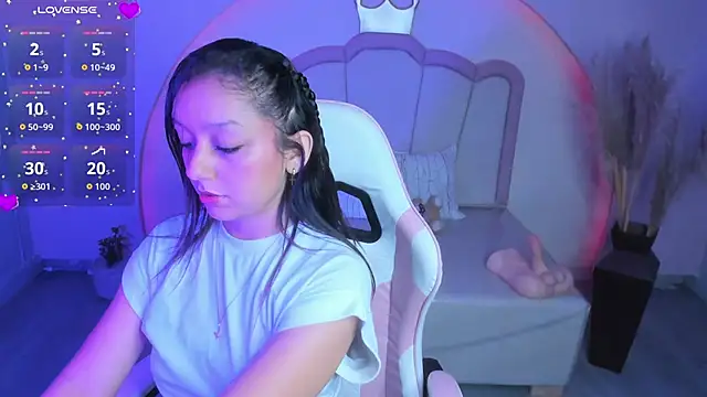 Snapshot of katy_sweet19 chatting on January 10, 1:13 pm katy sweet19 online show from January 10, 1:13 pm