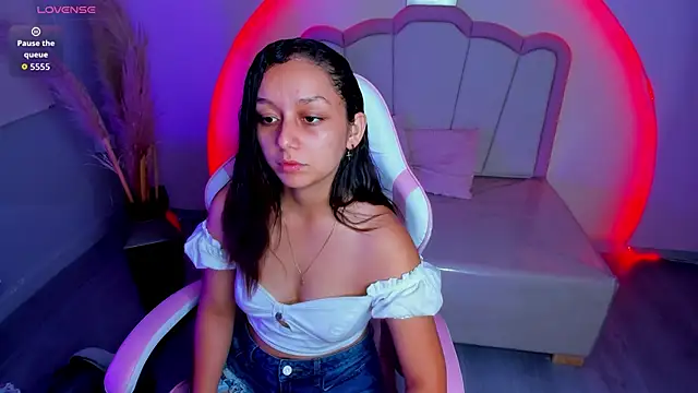 Snapshot of katy_sweet19 chatting on February 18, 10:44 am katy sweet19 online show from February 18, 10:44 am