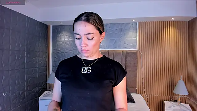 Snapshot of Alessia_Taylorr chatting on November 6, 12:06 pm Alessia Taylorr online show from November 6, 12:06 pm