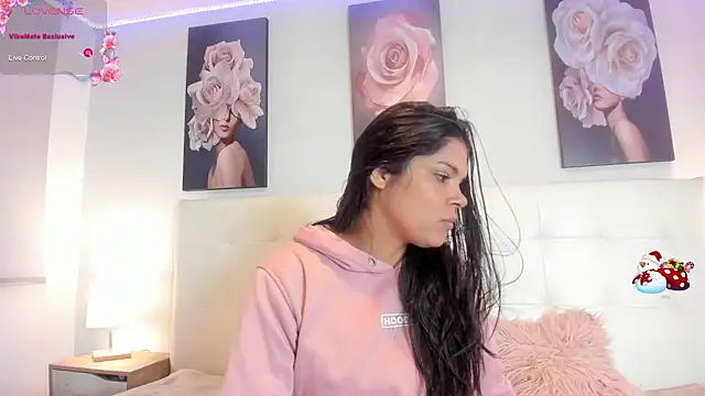 Sweetdreamses  online show from December 12, 12:44 pm