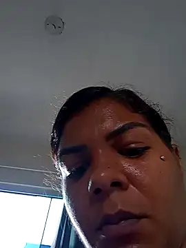 Snapshot of Indiazinhax chatting on March 18, 5:10 pm Indiazinhax online show from March 18, 5:10 pm