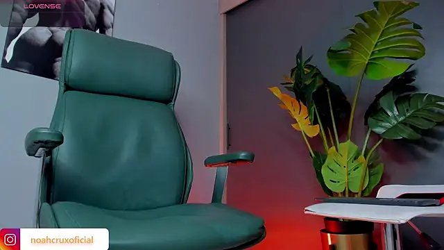 noah crux online show from April 15, 10:32 pm