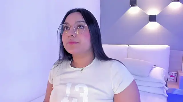 ellamontoya online show from January 26, 5:02 am