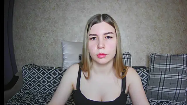 Snapshot of ElllaNuar chatting on December 11, 2:41 am ElllaNuar online show from December 11, 2:41 am