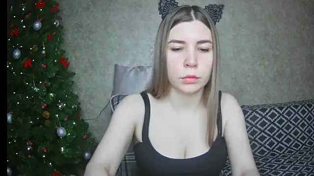 Snapshot of ElllaNuar chatting on January 20, 1:28 am ElllaNuar online show from January 20, 1:28 am