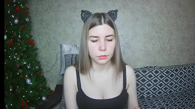 Snapshot of ElllaNuar chatting on January 22, 1:20 am ElllaNuar online show from January 22, 1:20 am