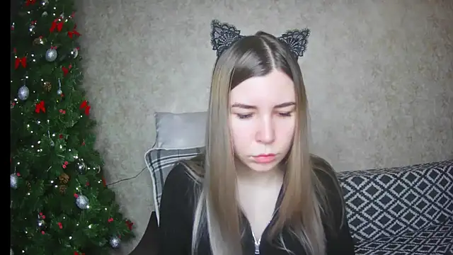 Snapshot of ElllaNuar chatting on January 24, 1:13 am ElllaNuar online show from January 24, 1:13 am