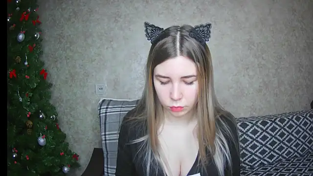 Snapshot of ElllaNuar chatting on January 30, 1:22 am ElllaNuar online show from January 30, 1:22 am