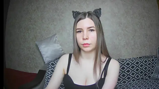 Snapshot of ElllaNuar chatting on February 12, 7:23 am ElllaNuar online show from February 12, 7:23 am