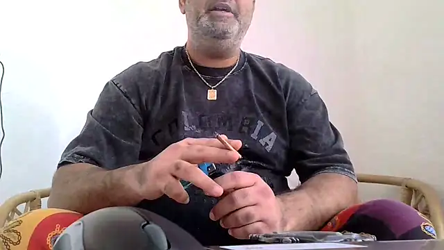 Snapshot of your_man85 chatting on January 30, 2:25 pm your man85 online show from January 30, 2:25 pm