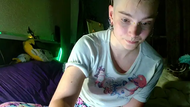 Sophie Bell online show from May 17, 8:05 pm