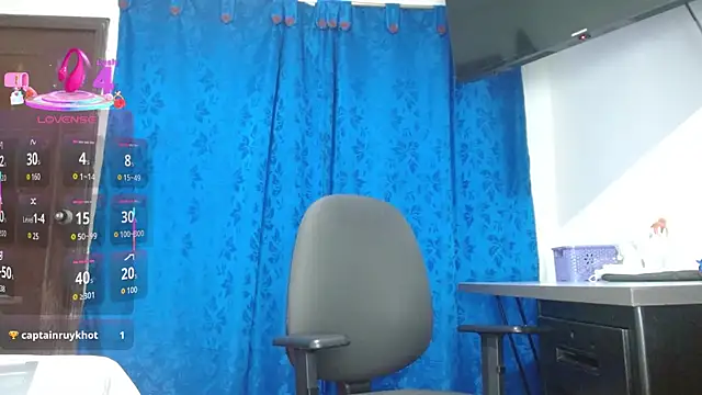 Snapshot of SophiaMeyerst chatting on September 24, 3:59 pm SophiaMeyerst online show from September 24, 3:59 pm