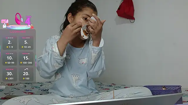 Snapshot of SophiaMeyerst chatting on September 28, 5:07 pm SophiaMeyerst online show from September 28, 5:07 pm