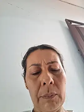 Snapshot of Mia-funny20 chatting on June 19, 2:10 pm Mia-funny20 online show from June 19, 2:10 pm