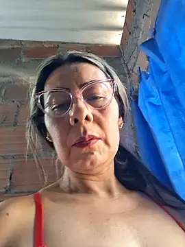 Snapshot of Mia-funny20 chatting on June 20, 9:17 pm Mia-funny20 online show from June 20, 9:17 pm
