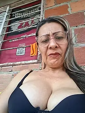 Snapshot of Mia-funny20 chatting on June 28, 8:26 pm Mia-funny20 online show from June 28, 8:26 pm