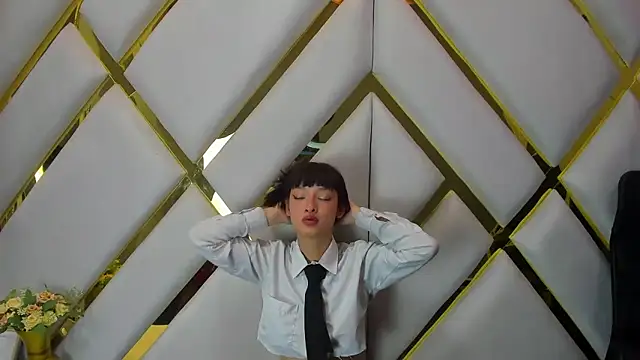 Aurora 18 online show from December 20, 5:40 pm