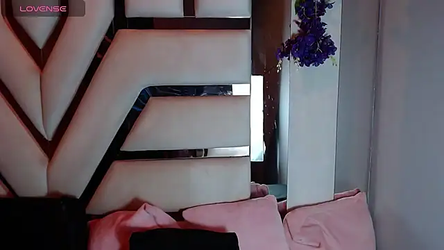 Aurora 18 online show from April 23, 2:41 pm