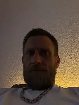 Snapshot of Bro4bro0040 chatting on February 3, 2:10 am Bro4bro0040 online show from February 3, 2:10 am