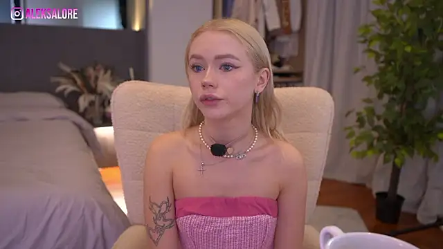 LexieLoree online show from March 29, 2:33 am