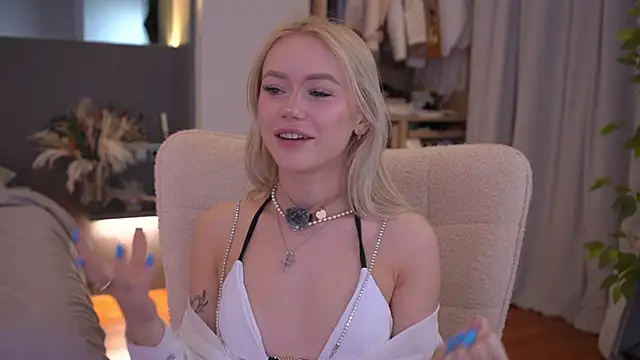 LexieLoree online show from April 6, 2:42 am