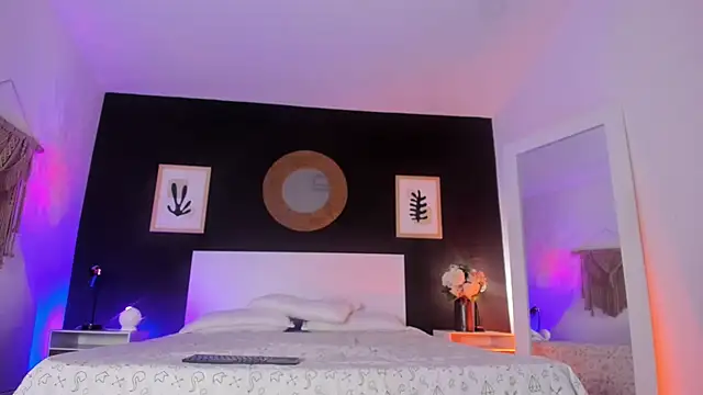 VioletPaket online show from October 27, 1:48 pm