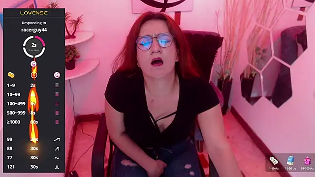 Snapshot of lilyponce_ chatting on February 28, 3:04 am lilyponce online show from February 28, 3:04 am