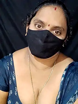 Snapshot of vintage-vibs chatting on February 3, 4:04 am vintage-vibs online show from February 3, 4:04 am