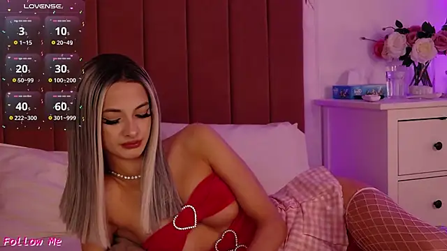 Snapshot of PinkySparks chatting on February 25, 7:01 pm PinkySparks online show from February 25, 7:01 pm