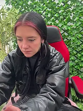 Isabella 21x online show from January 25, 3:30 pm