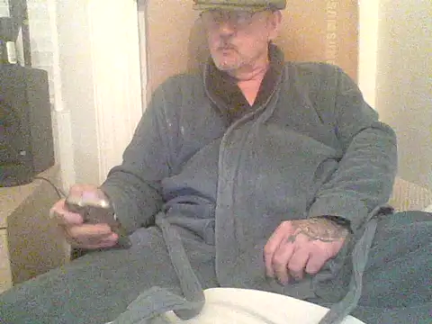 Snapshot of oldenglishguy chatting on March 4, 7:42 pm oldenglishguy online show from March 4, 7:42 pm