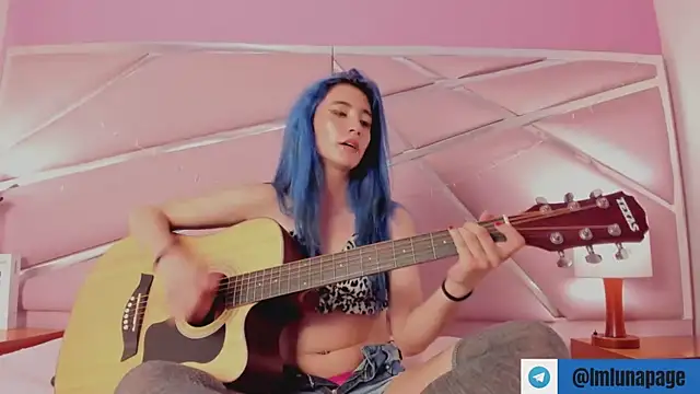 Snapshot of Lunapage chatting on February 7, 8:10 pm Lunapage online show from February 7, 8:10 pm