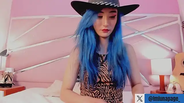 Snapshot of Lunapage chatting on February 10, 2:05 pm Lunapage online show from February 10, 2:05 pm