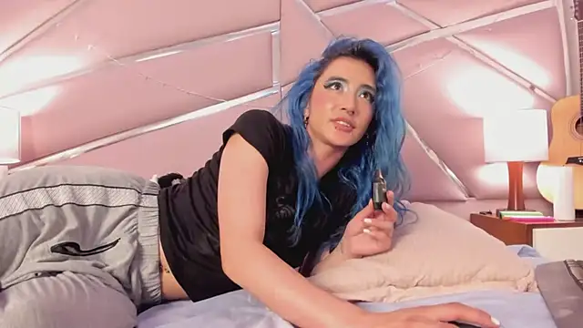 Snapshot of Lunapage chatting on February 21, 7:21 pm Lunapage online show from February 21, 7:21 pm